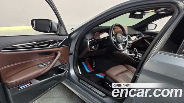 BMW 5 Series 2023, фото 10