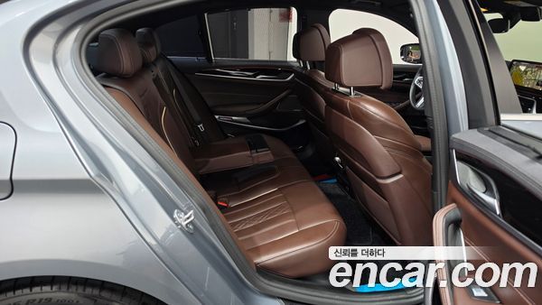 BMW 5 Series 2023, фото 11