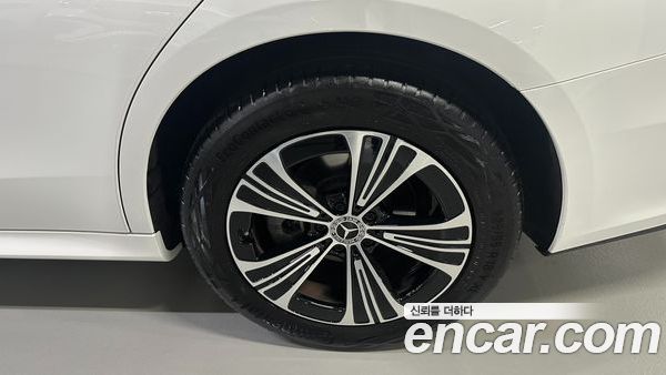 Mercedes-Benz E-Class 2026, фото 5