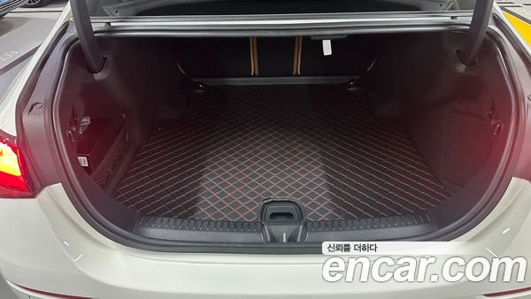 Mercedes-Benz E-Class 2026, фото 12