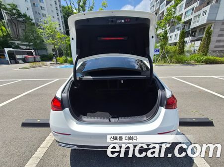 Mercedes-Benz E-Class 2025, фото 11