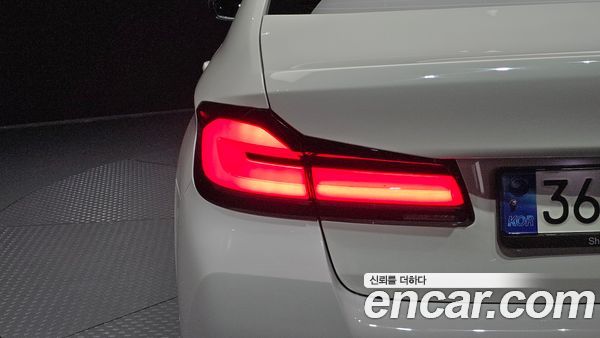 BMW 5 Series 2023, фото 9