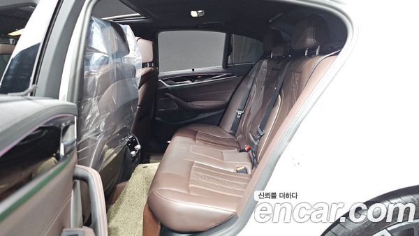 BMW 5 Series 2023, фото 16