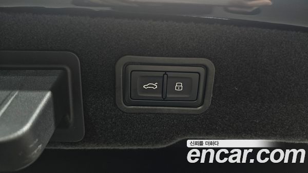 Audi A8 2023, фото 31