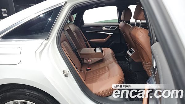 Audi A6 2020, фото 17