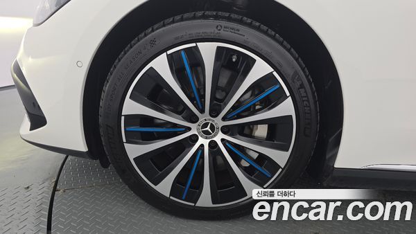 Mercedes-Benz EQE 2023, фото 4