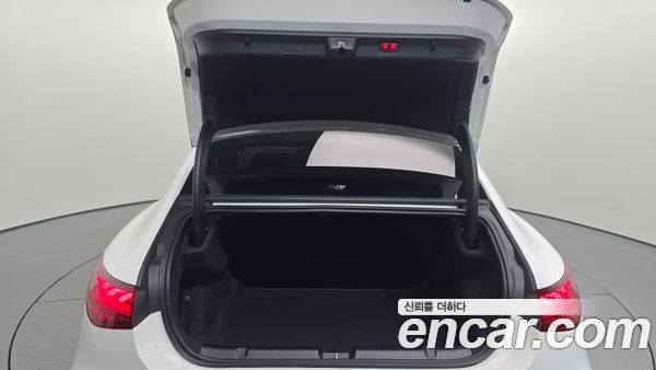 Mercedes-Benz EQE 2023, фото 23