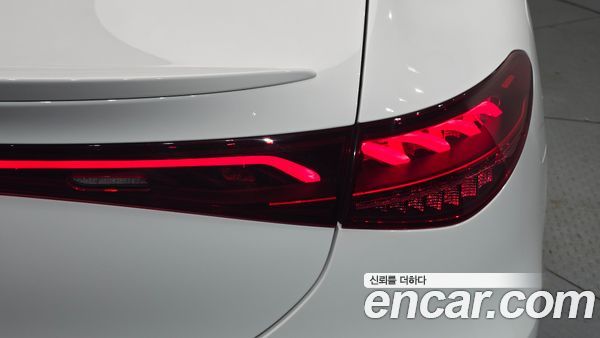 Mercedes-Benz EQE 2023, фото 8