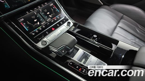 Audi A8 2021, фото 11