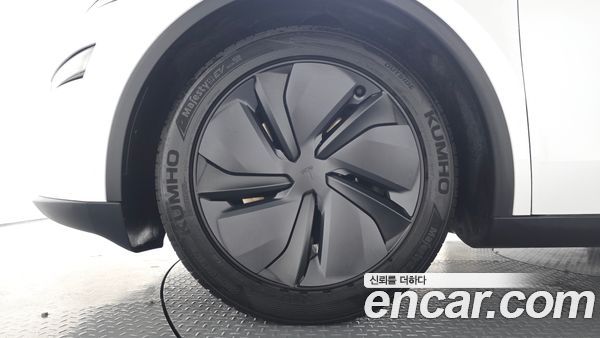 Tesla Model Y 2025, фото 4