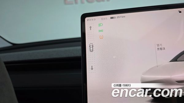 Tesla Model Y 2025, фото 11