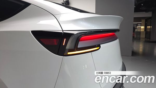 Tesla Model Y 2025, фото 8