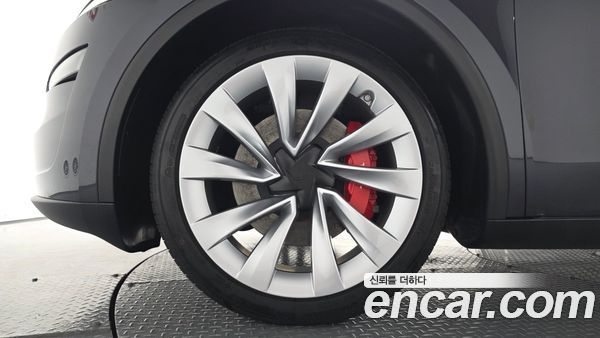 Tesla Model Y 2025, фото 4