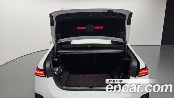 BMW 5 Series 2024, фото 25