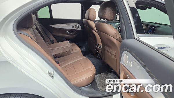 Mercedes-Benz E-Class 2021, фото 18