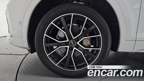 Audi Q5 2023, фото 5