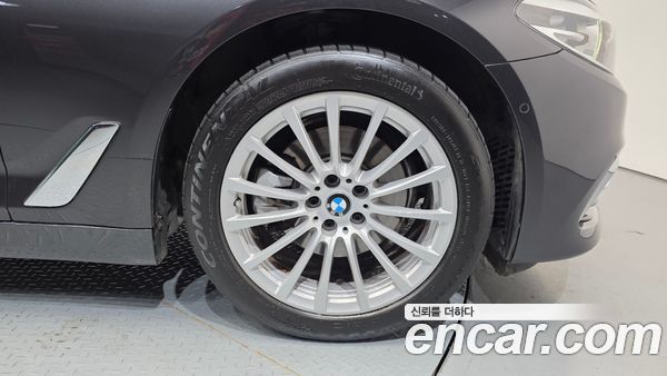 BMW 5 Series 2020, фото 5