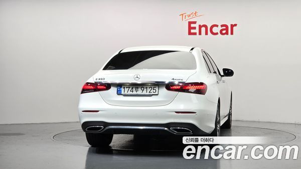 Mercedes-Benz E-Class 2022, фото 4