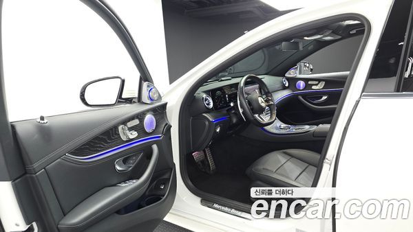 Mercedes-Benz E-Class 2022, фото 10