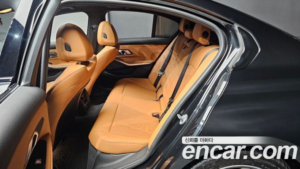 BMW 3 Series 2024, фото 17