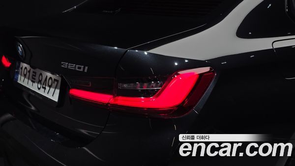 BMW 3 Series 2024, фото 9