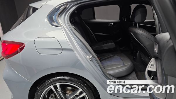 BMW 1 Series 2023, фото 17