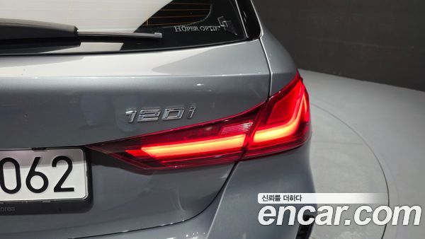 BMW 1 Series 2023, фото 9