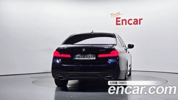 BMW 5 Series 2023, фото 3