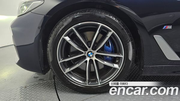 BMW 5 Series 2023, фото 4