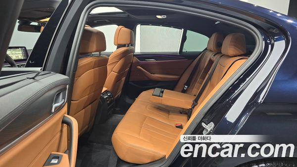 BMW 5 Series 2023, фото 16