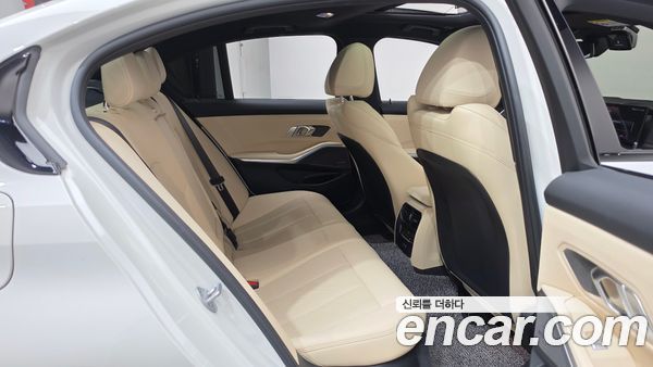 BMW 3 Series 2024, фото 17