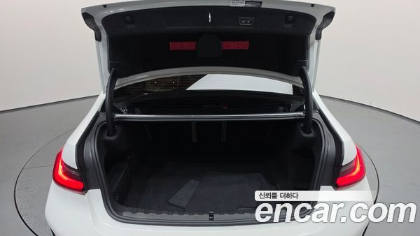 BMW 3 Series 2024, фото 26
