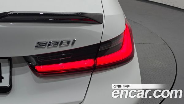 BMW 3 Series 2024, фото 9