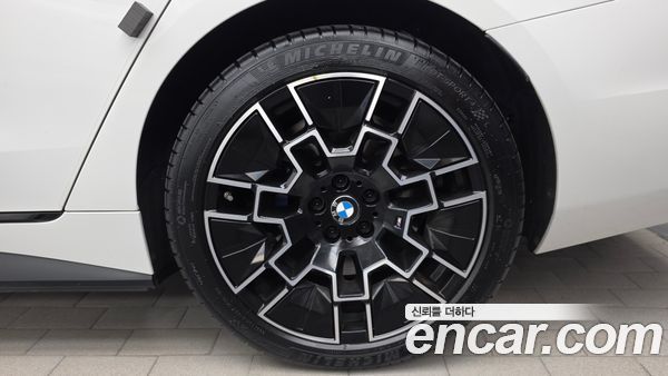 BMW i4 2025, фото 7
