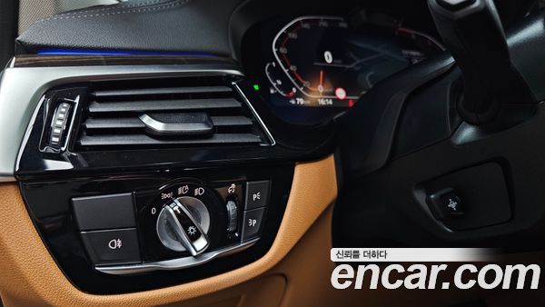 BMW 5 Series 2021, фото 26