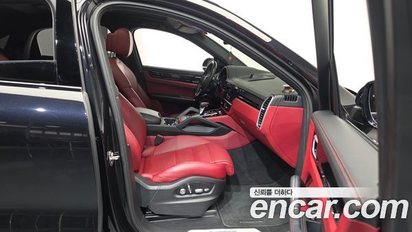 Porsche Cayenne 2020, фото 11