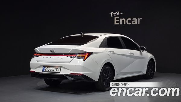 Hyundai Elantra 2023, фото 2