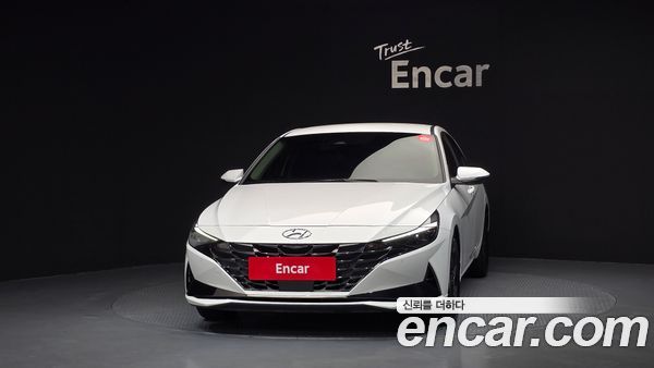 Hyundai Elantra 2023, фото 3