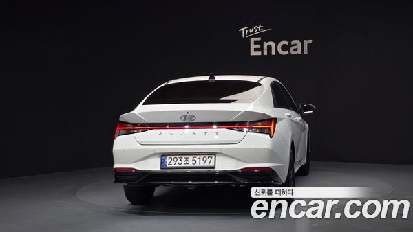 Hyundai Elantra 2023, фото 4