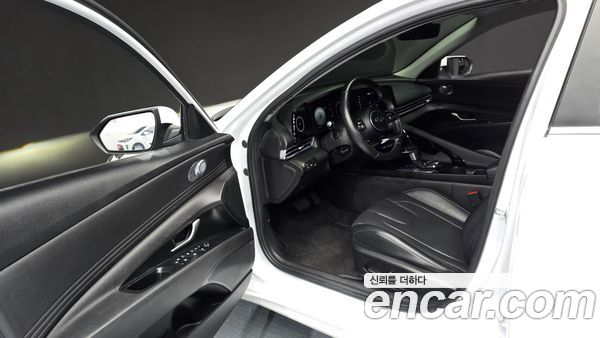 Hyundai Elantra 2023, фото 13