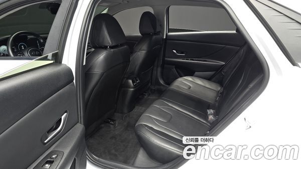 Hyundai Elantra 2023, фото 17