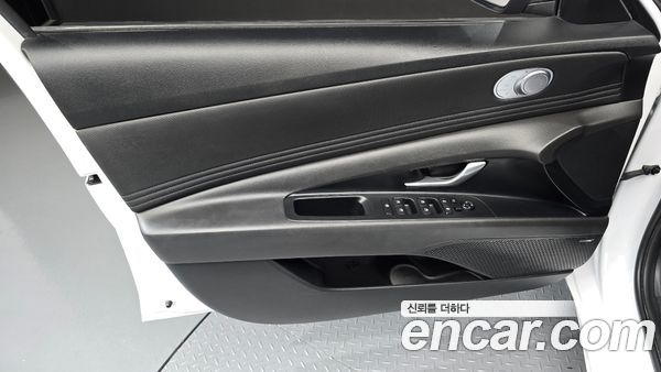 Hyundai Elantra 2023, фото 14