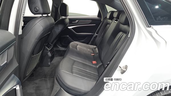 Audi A6 2021, фото 17