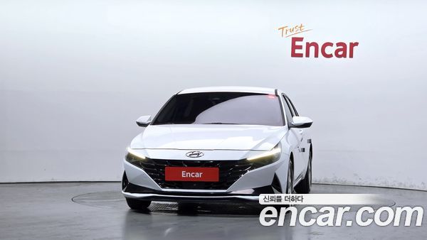 Hyundai Elantra 2022, фото 3