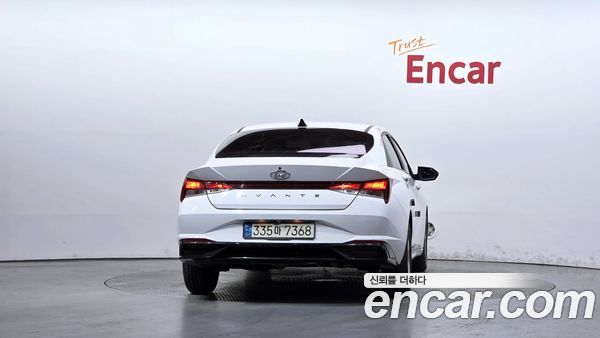 Hyundai Elantra 2022, фото 4