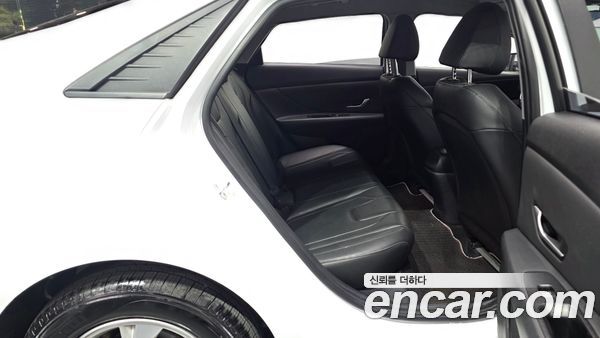 Hyundai Elantra 2022, фото 17