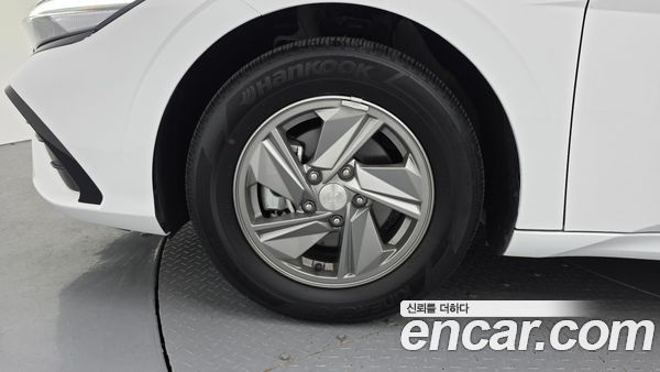 Hyundai Elantra 2025, фото 5