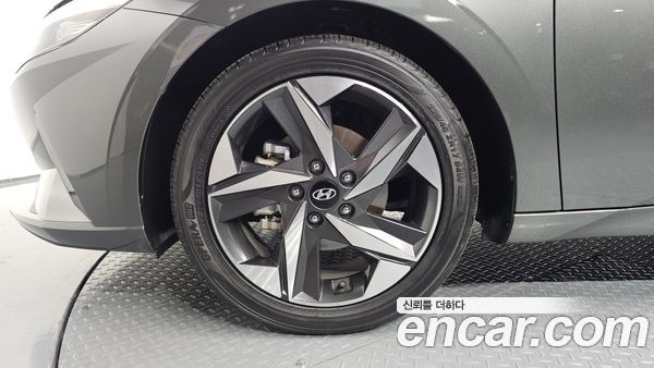 Hyundai Elantra 2023, фото 5