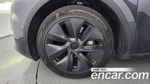 Tesla Model Y 2024, фото 5