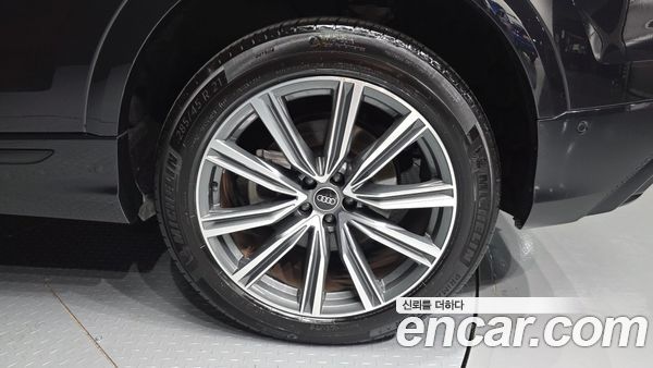 Audi Q8 2021, фото 5